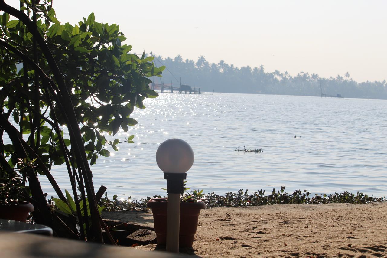 Lakefront Beach Homes Cherai Beach Extérieur photo